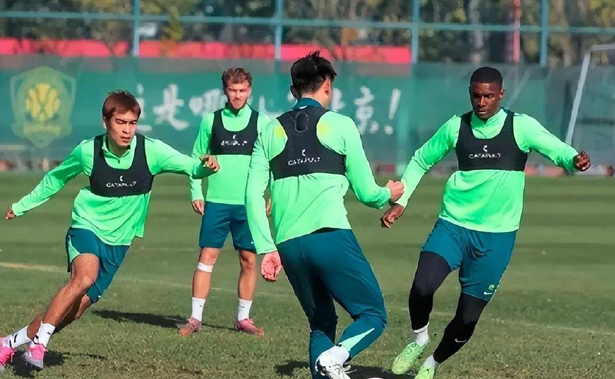 AYX-包含亚冠今夜再迎强敌，犹他爵士遗憾出局，主帅态度：震撼外界，更衣室氛围转暖的词条